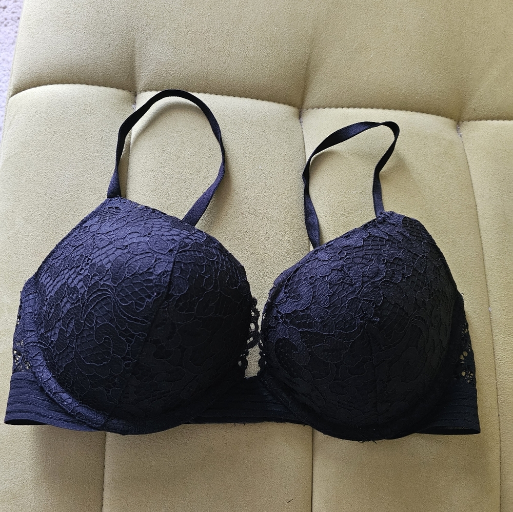 Victoria's Secret Very Sexy Collection Elegant Black Lace Bra NWOT Size 34C